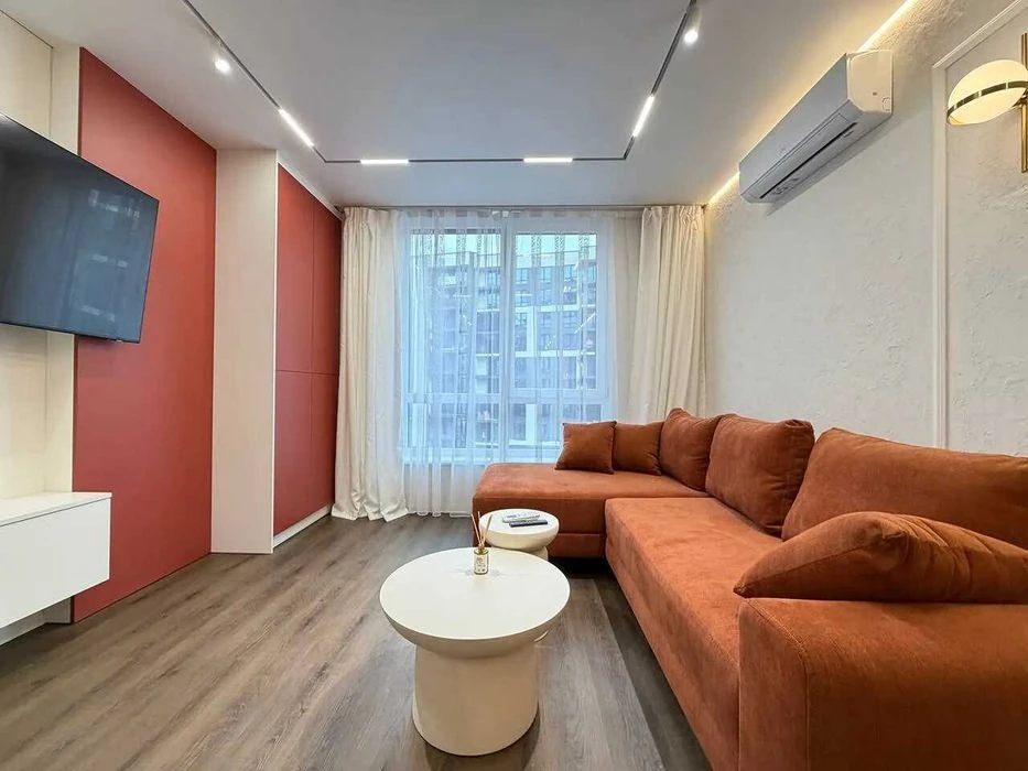 Стильна двокімнатна квартира з ремонтом в Family Plaza