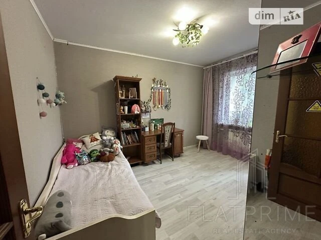 Продаж 3к квартири 64 кв. м на вул. Академіка Шалімова 15 •