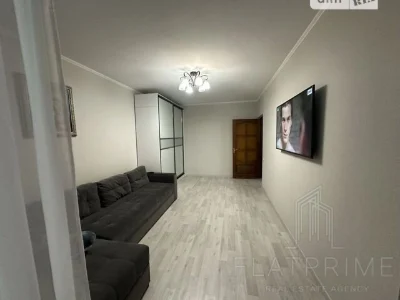 Продаж 3к квартири 64 кв. м на вул. Академіка Шалімова 15 •