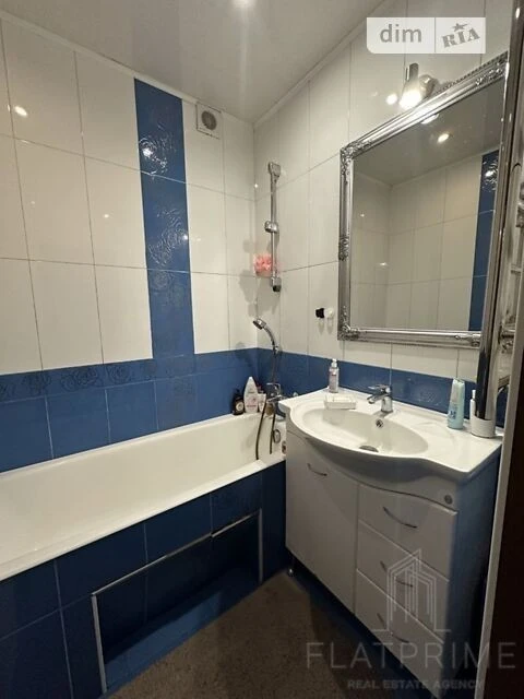 Продаж 3к квартири 64 кв. м на вул. Академіка Шалімова 15 •