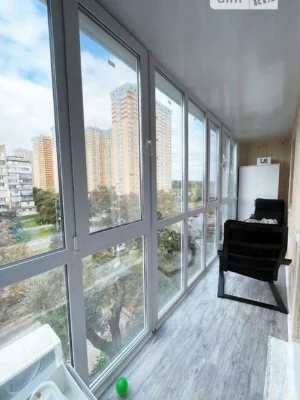 Продаж 1к квартири 39 кв. м на просп. Дмитра Павличка 10 • I