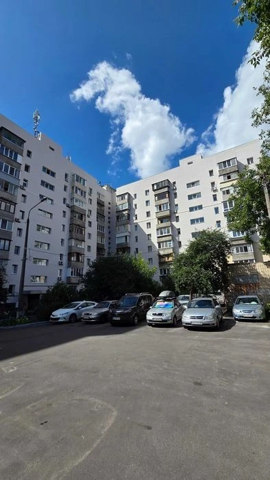 Затишна та простора 3-кімнатна квартира для сім'ї у тихому р