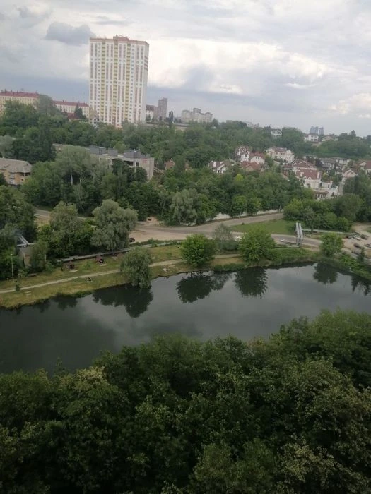 Генератор. Укриття. Підземний паркінг. Раді домашнім улюблен