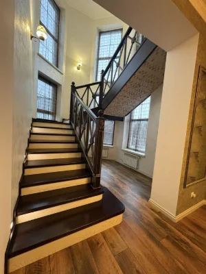 Продаж 2-во поверхового будинку • пр. Свободи біля річки Псе