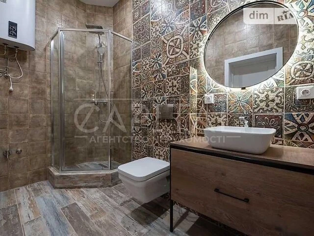 Sale of 3-room apartment 97 sq. m on Bogdana Khmelnytskyi St. (V