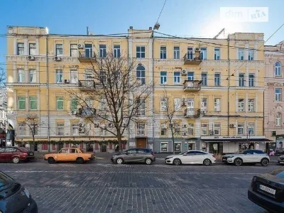 Sale of 3-room apartment 97 sq. m on Bogdana Khmelnytskyi St. (V