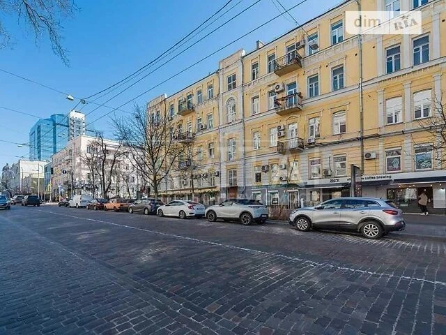 Sale of 3-room apartment 97 sq. m on Bogdana Khmelnytskyi St. (V