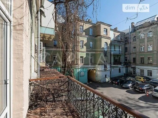 Sale of 3-room apartment 97 sq. m on Bogdana Khmelnytskyi St. (V