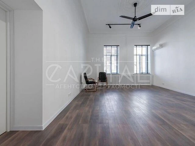 Sale of 3-room apartment 97 sq. m on Bogdana Khmelnytskyi St. (V