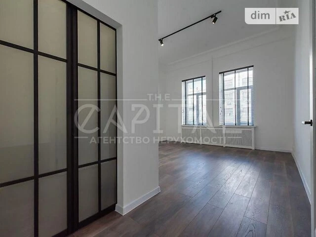 Sale of 3-room apartment 97 sq. m on Bogdana Khmelnytskyi St. (V