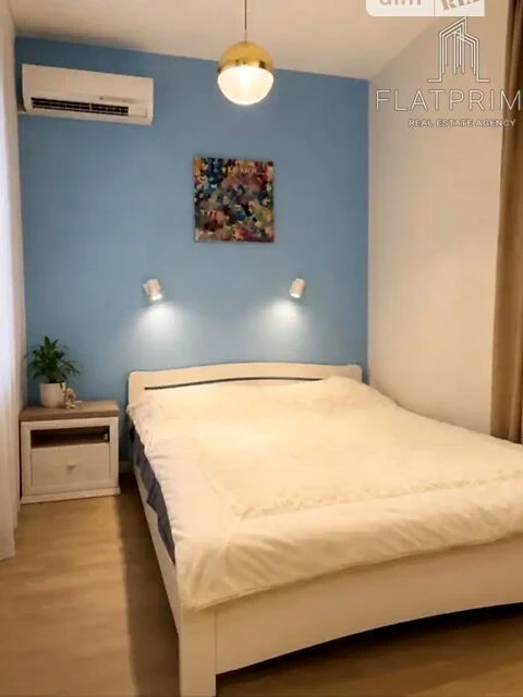 Продаж 1к квартири 40 кв. м на вул. Богдана Хмельницького 57