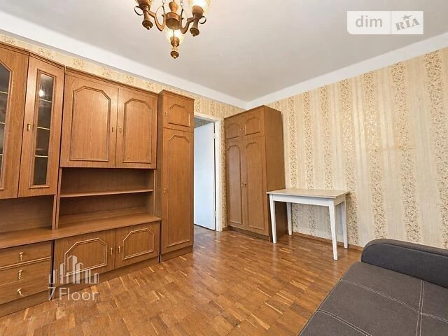 Продаж 2к квартири 45 кв. м на вул. Івана Микитенка 15 • ID
