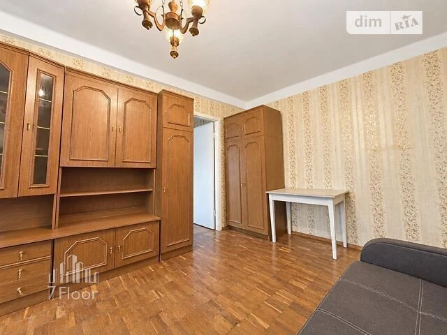 Продаж 2к квартири 45 кв. м на вул. Івана Микитенка 15 • ID