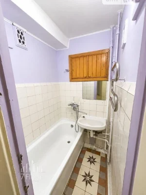 Продаж 2к квартири 45 кв. м на вул. Івана Микитенка 15 • ID