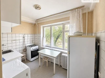 Продаж 2к квартири 45 кв. м на вул. Івана Микитенка 15 • ID
