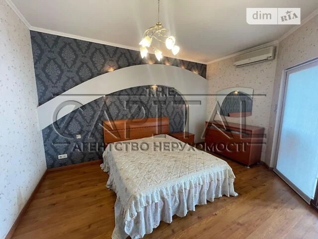 Продаж 3к квартири 115 кв. м на вул. пр-т Володимира Івасюка