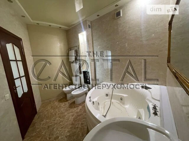 Продаж 3к квартири 115 кв. м на вул. пр-т Володимира Івасюка
