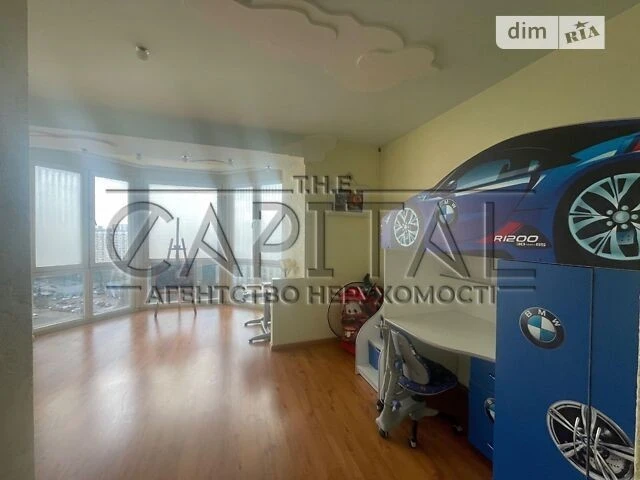 Продаж 3к квартири 115 кв. м на вул. пр-т Володимира Івасюка