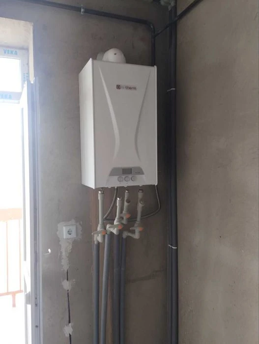 3 комн. квартира в кирпичном доме. Газовое отопление. Генера