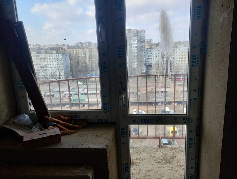 3 комн. квартира в кирпичном доме. Газовое отопление. Генера