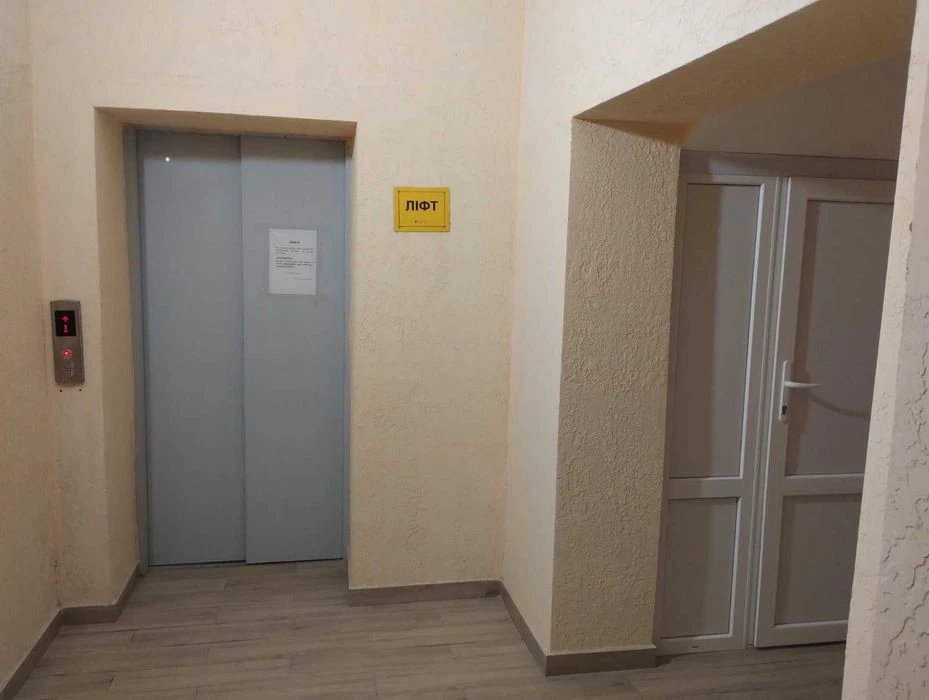 3 комн. квартира в кирпичном доме. Газовое отопление. Генера