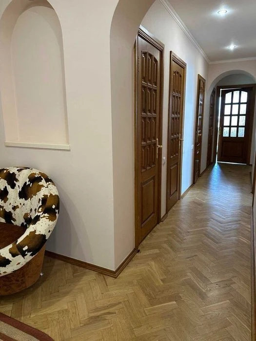 Pechersk, 6 Staronavodnytska St. Three-room apartment for sale