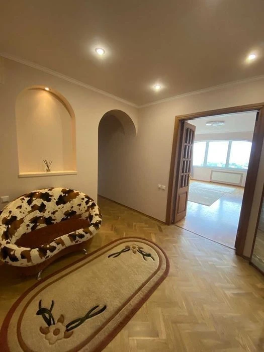 Pechersk, 6 Staronavodnytska St. Three-room apartment for sale