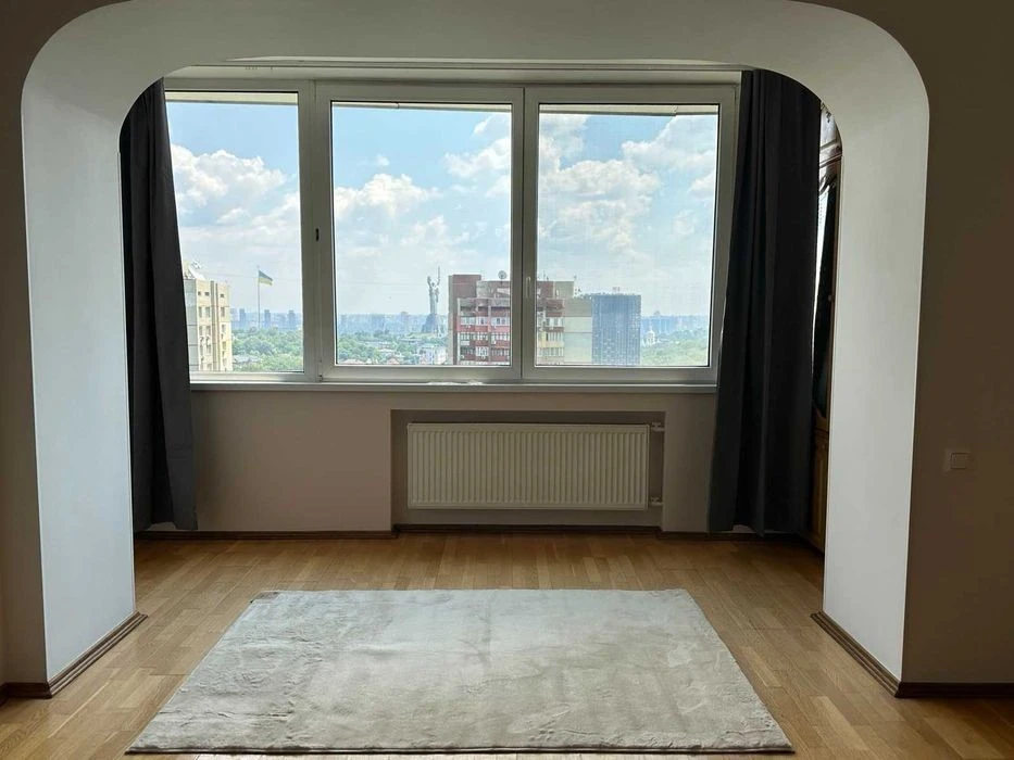 Pechersk, 6 Staronavodnytska St. Three-room apartment for sale