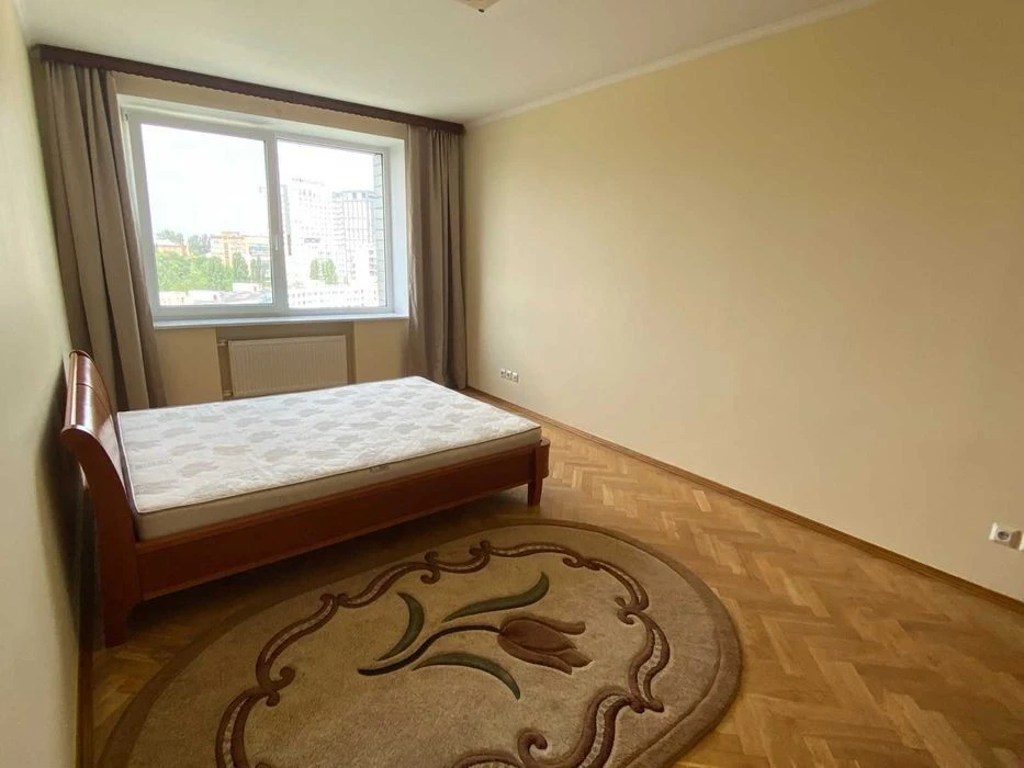 Pechersk, 6 Staronavodnytska St. Three-room apartment for sale