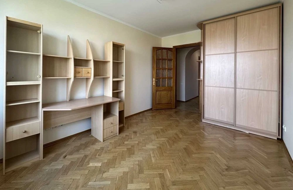 Pechersk, 6 Staronavodnytska St. Three-room apartment for sale