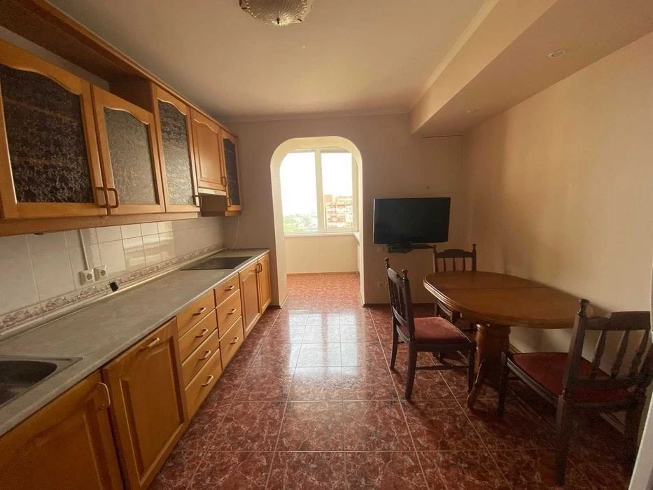 Pechersk, 6 Staronavodnytska St. Three-room apartment for sale
