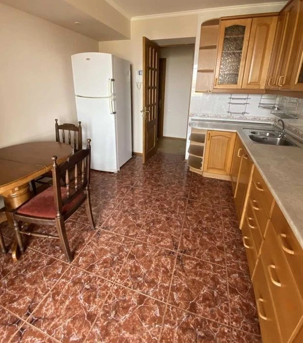 Pechersk, 6 Staronavodnytska St. Three-room apartment for sale