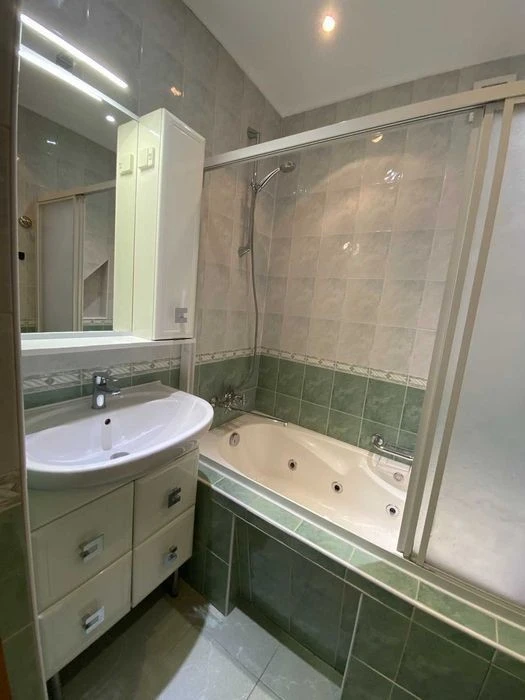 Pechersk, 6 Staronavodnytska St. Three-room apartment for sale