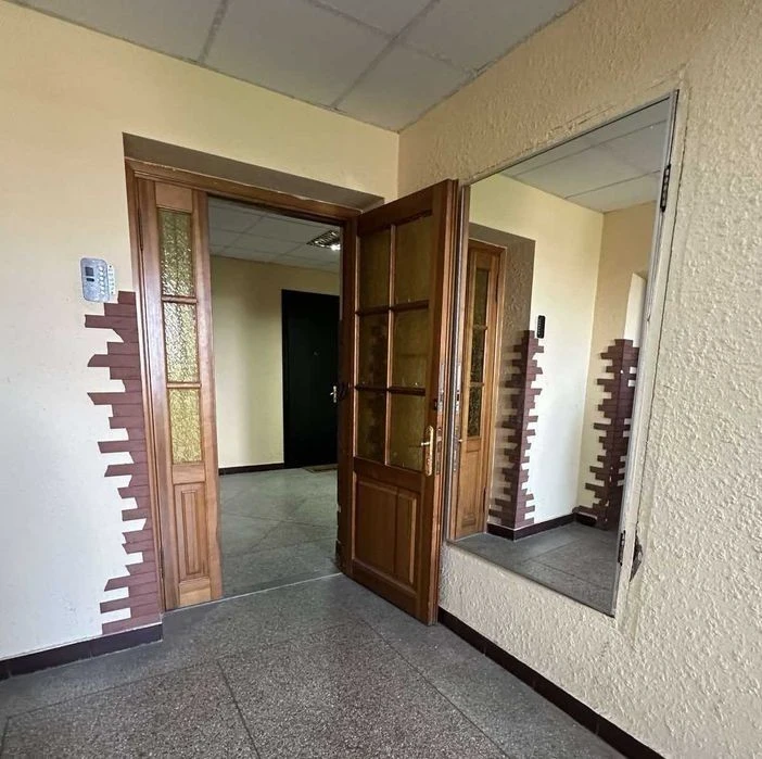 Pechersk, 6 Staronavodnytska St. Three-room apartment for sale