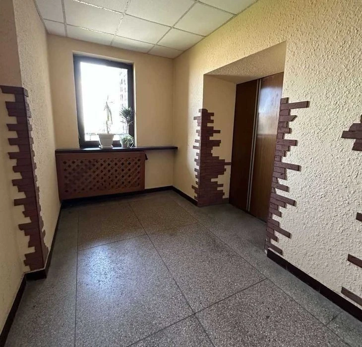 Pechersk, 6 Staronavodnytska St. Three-room apartment for sale