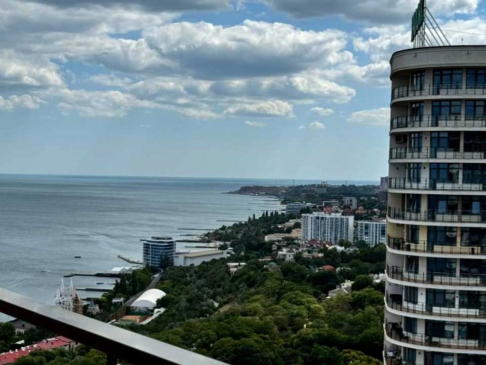 Apartment. Odesa, Valeria Samofalova St. (Kamanina), 16-A/