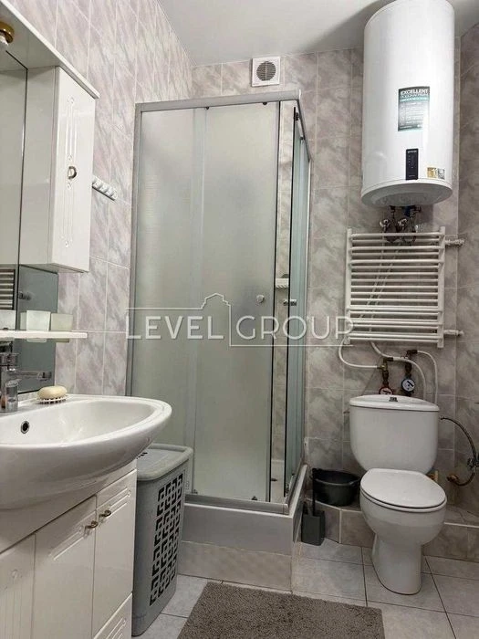 3K Yuriy Ilyenko (Melnykova) 74m renovated Metro Lukyanivs