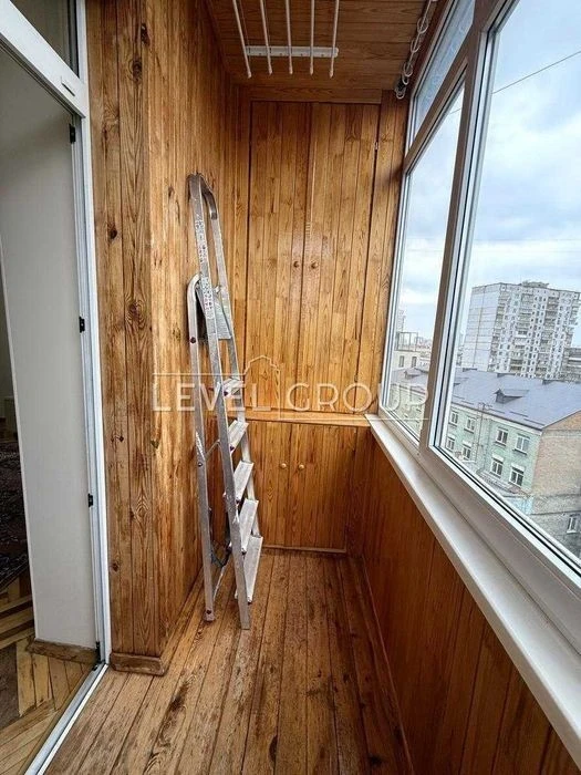 3K Yuriy Ilyenko (Melnykova) 74m renovated Metro Lukyanivs