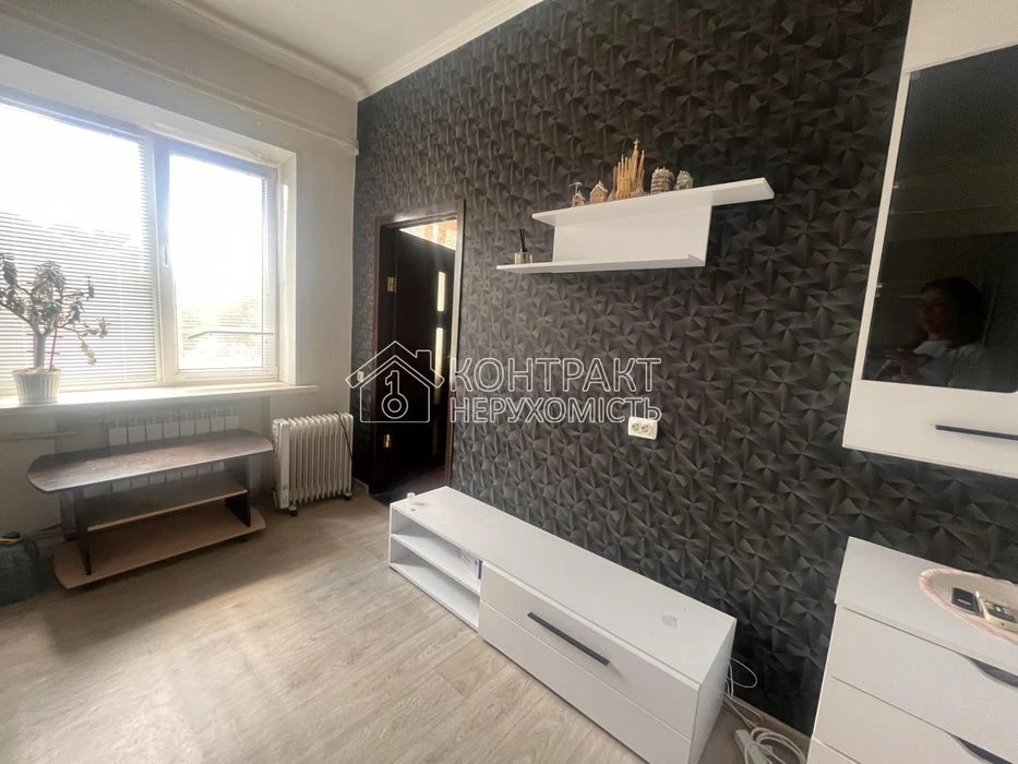 For sale 2-room apartment near the shopping center Frantsuzkyi Boulevard