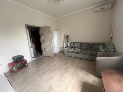 For sale 2-room apartment near the shopping center Frantsuzkyi Boulevard