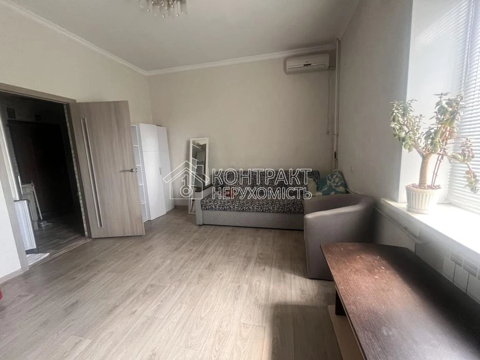 For sale 2-room apartment near the shopping center Frantsuzkyi Boulevard