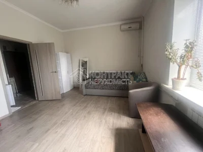 For sale 2-room apartment near the shopping center Frantsuzkyi Boulevard