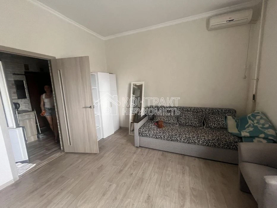 For sale 2-room apartment near the shopping center Frantsuzkyi Boulevard