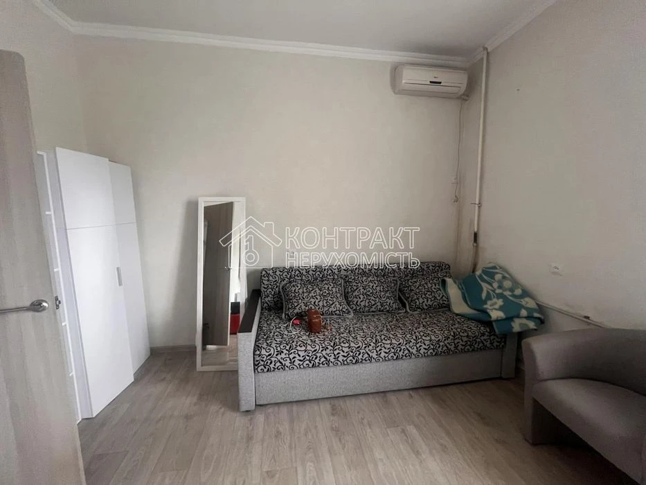 For sale 2-room apartment near the shopping center Frantsuzkyi Boulevard