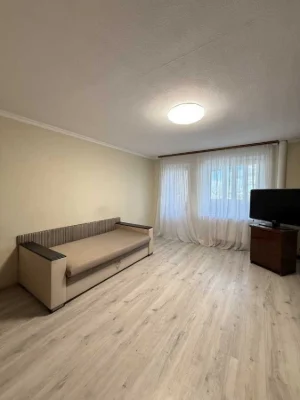 Продаж 3-кімнатної квартири 77 м², Азербайджанська вул., 16/