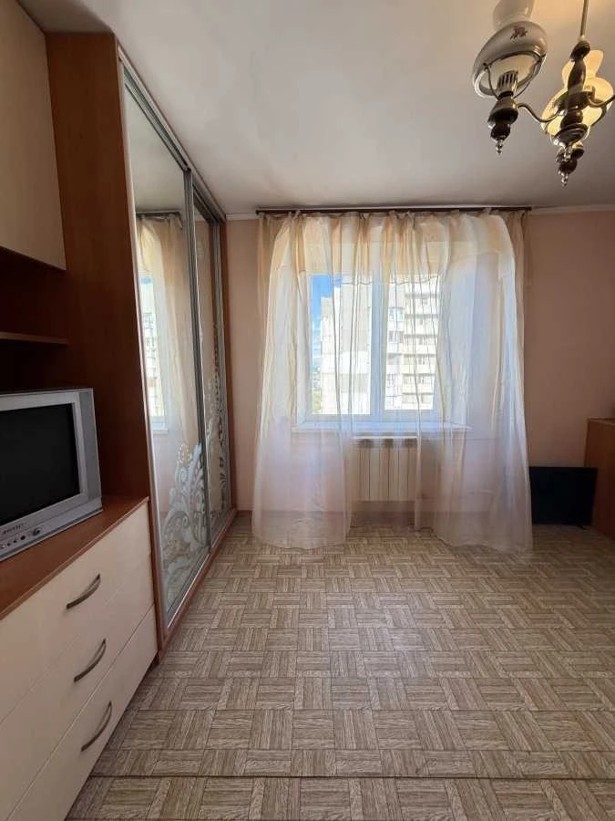 Продаж 3-кімнатної квартири 77 м², Азербайджанська вул., 16/