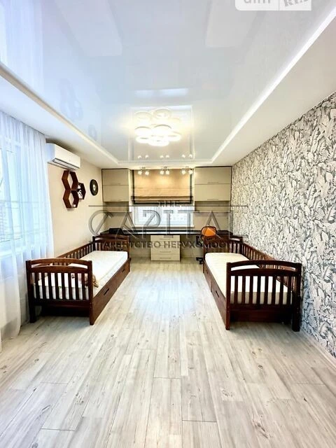 Продаж 3к квартири 92 кв. м на вул. Софії Русової 5 • ID 348