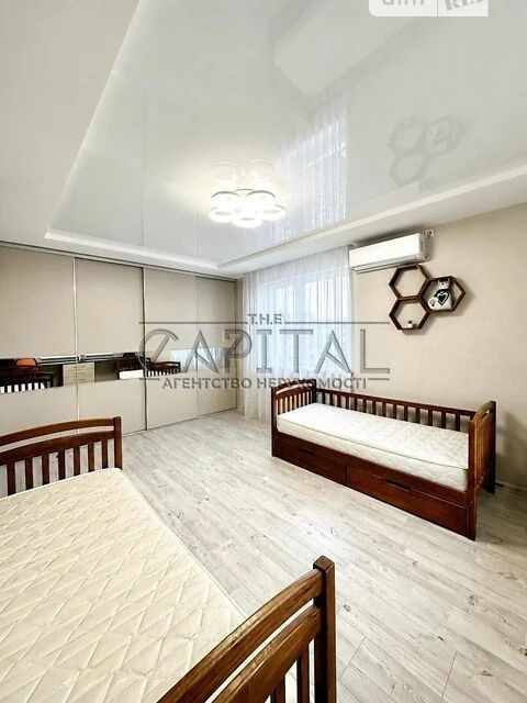 Продаж 3к квартири 92 кв. м на вул. Софії Русової 5 • ID 348