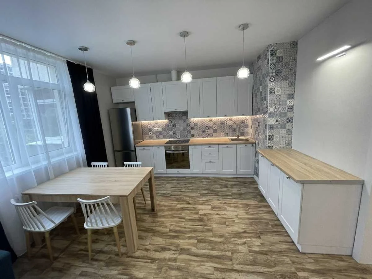 Продаж 2-кімнатної квартири 58.5 м², Європейська пл., Союза,