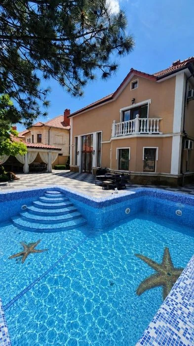 House for sale in Sauvignon, red brick, pool, basement, hectare